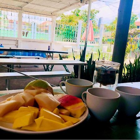 Vernice Backpacker Hostel Vientiane Exterior foto