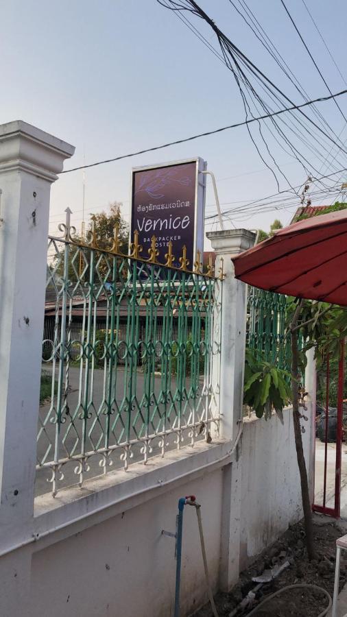 Vernice Backpacker Hostel Vientiane Exterior foto
