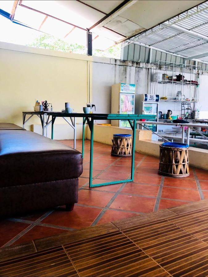 Vernice Backpacker Hostel Vientiane Exterior foto